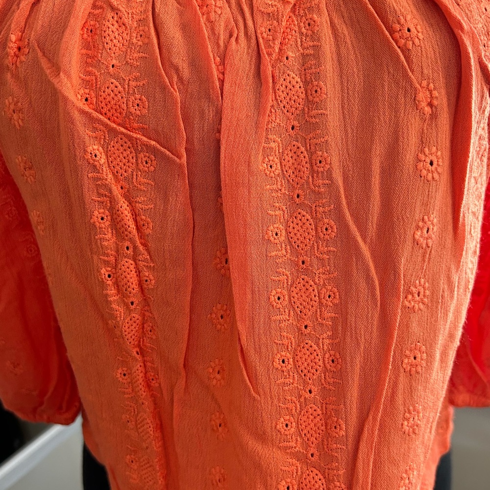 Steve Madden Embroidered On or Off Shoulder Top - Picture 5 of 7